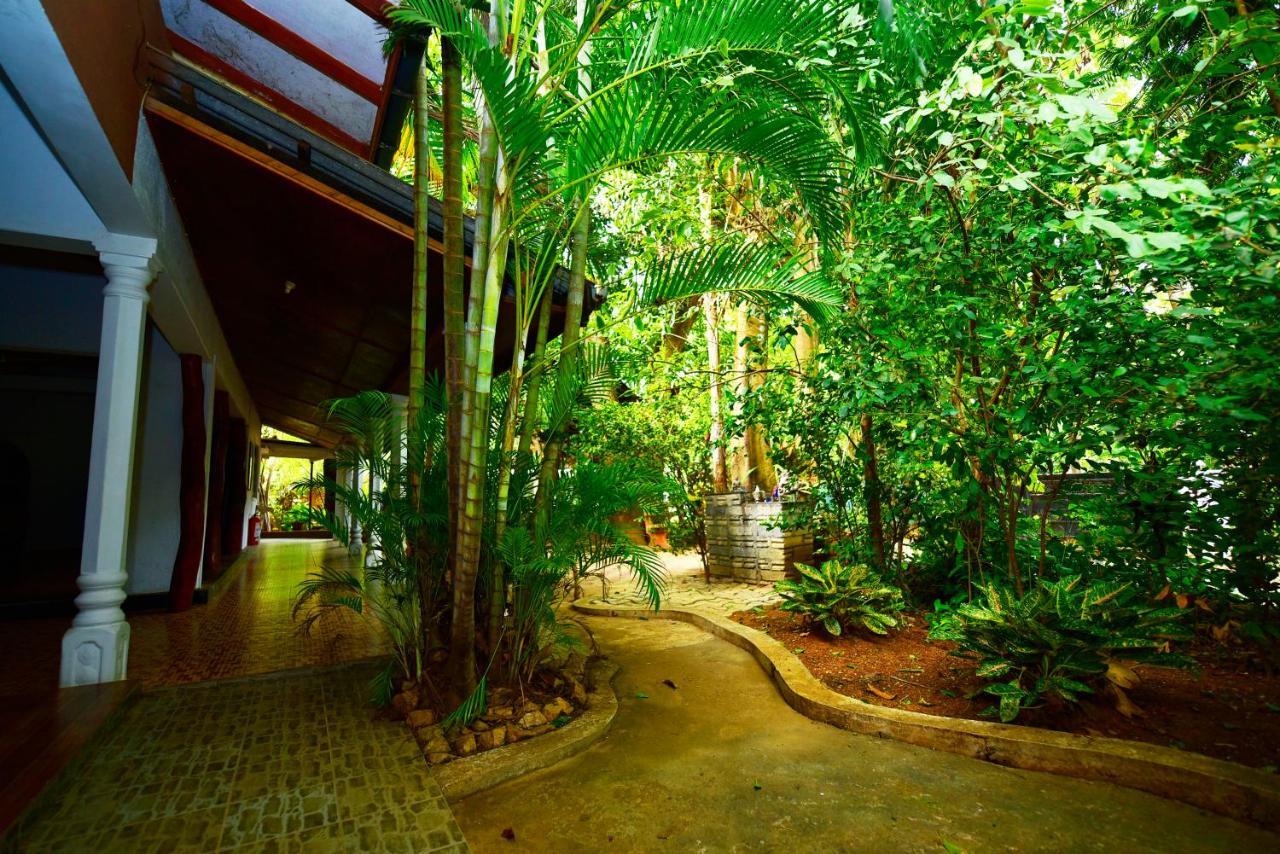 Ariya Rest & Ayurveda Spa Polonnâruvâ Extérieur photo